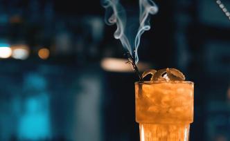 光明时评：抽烟喝酒的女性更易被强奸？别再给女性贴原罪标签