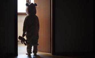 與酒精依賴斗爭的三年："陽光男孩"的情感創(chuàng)口與漫長療愈