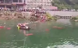 湖南龍山龍舟賽臨時觀光便橋垮塌，多人落水暫未發(fā)現(xiàn)人員傷亡