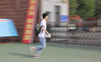 河南溫縣：跑進(jìn)考點(diǎn)