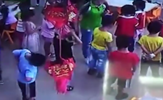 東莞一幼兒園老師6分鐘連打3小孩，官方：因離職未果鬧情緒