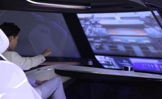 未來汽車長這樣？手勢操控全景看電影