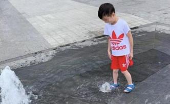 長沙7歲男孩在一商場外廣場噴泉戲水時疑遭電擊，經(jīng)搶救脫險