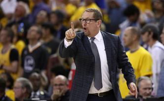 菜鸟教练拿下NBA总冠军，请喊他一声“鬼才”纳斯