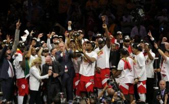 “范乔丹”22分接管猛龙第四节，你可曾了解他曲折的人生