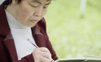 川大女校工蹭課寫詩走紅，2000多首詩感動無數(shù)人