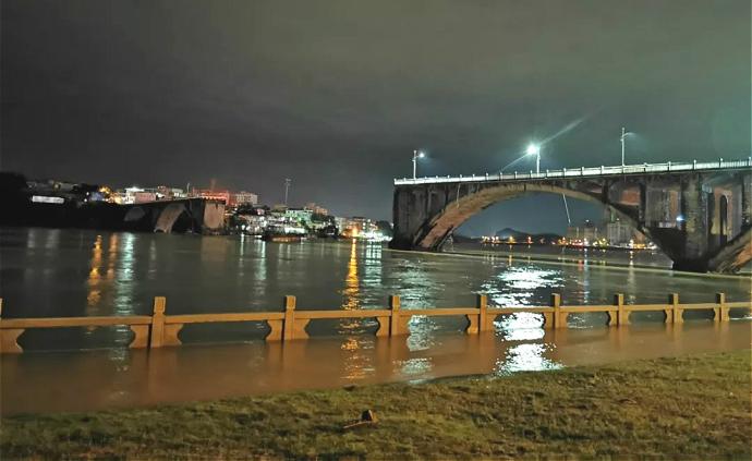 河源塌桥:蛙人将下水搜索疑似目标