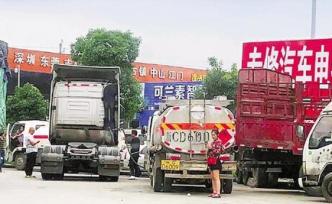 溫州街頭頻現(xiàn)非法流動加油車：存在嚴(yán)重安全隱患，執(zhí)法難
