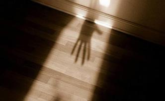 江苏泗阳一小学俩老师涉嫌猥亵多名女学生，已被警方刑拘