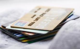 “爸爸不會(huì)害你”，當(dāng)他們發(fā)現(xiàn)父親欠下了巨額債務(wù)之后