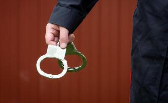 上海金山区检察院原副检察长吴引其等2人被查