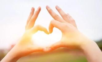 讓背奶媽媽不再尷尬，上海的“愛心媽咪小屋”出了星級(jí)標(biāo)準(zhǔn)