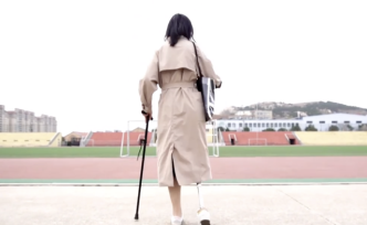 95后菏泽女孩青岛追梦：不好好工作，义肢都挣不过来