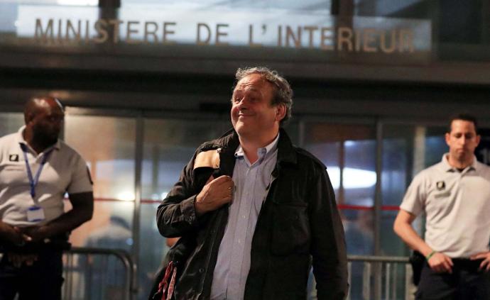 拘留15小時(shí)獲釋，普拉蒂尼微笑接受采訪