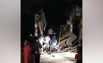 賓館老板娘廢墟中獲救，有人徒手刨土受傷