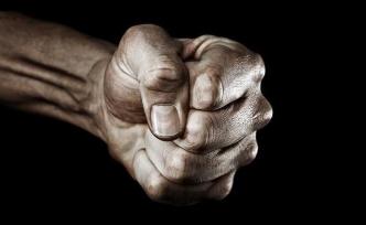 以“交友”為名，涉黑團(tuán)伙騙40多名未成年人陷“套路貸”