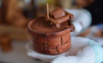 43歲男子雕刻文玩界新寵，靠直播把作品賣到全國