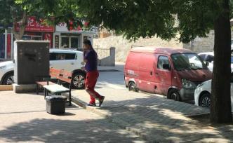 探访女孩深夜遭暴打疑似现场：警方取走监控，店主拆除摄像头