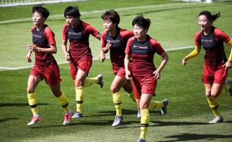 中國(guó)女足備戰(zhàn)不懼驕陽炙烤，韓鵬：淘汰賽求勝欲望更強(qiáng)烈