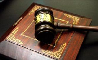 湖北一紀檢干部被指讓情人與外甥扮夫妻，因受賄重婚獲刑8年