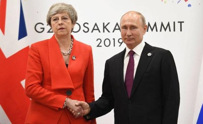 梅姨見普京:表情嚴肅無笑容,握手4秒