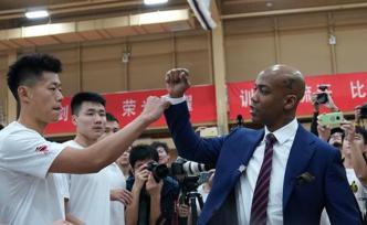 菜鳥(niǎo)主帥馬布里上任北控男籃，這是CBA聯(lián)賽的美好故事