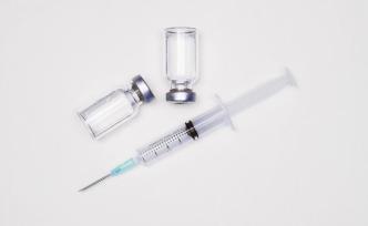 疫苗管理法公布，人民微評(píng)：制度設(shè)計(jì)越嚴(yán)，越對(duì)公共健康負(fù)責(zé)