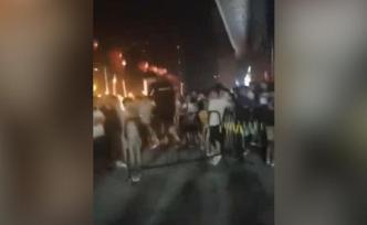 合肥三百多人通宵排隊(duì)搶購(gòu)運(yùn)動(dòng)鞋現(xiàn)糾紛，民警：誰(shuí)起哄帶走誰(shuí)