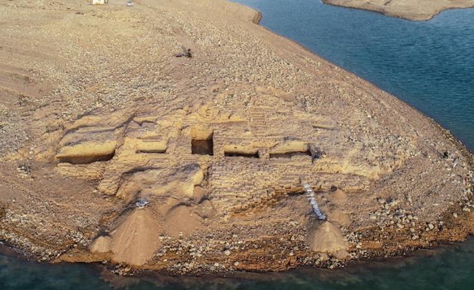 摩蘇爾水壩水位下降，古代宮殿重見天日