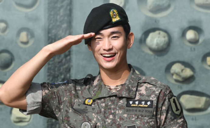 “都教授”正式退伍:服役期间追星听新歌