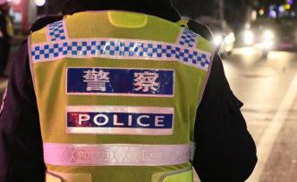 男子接“小候鳥”來杭州過暑假，因無座位讓子女鉆進車內(nèi)冷柜