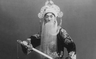 谷曙光談《伍子胥》︱一輪明月照窗前——我們?nèi)绾渭o念楊寶森