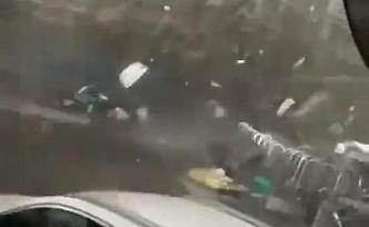 視頻丨遼寧鐵嶺開原地區(qū)突發(fā)龍卷風，有汽車被刮翻在地