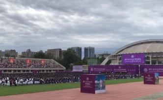 清華畢業(yè)典禮，5500名學(xué)生合唱校歌