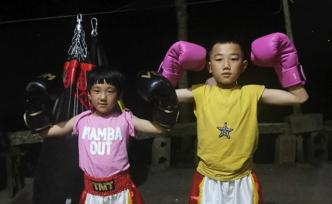 “打拳吧，爸爸！”