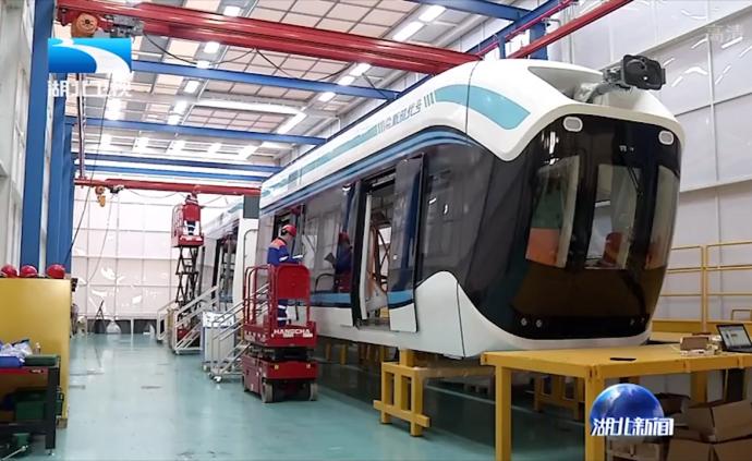 武漢“空中列車”下線，計劃年內(nèi)試跑