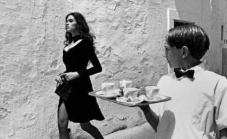 他將時尚帶回自然場景，創(chuàng)造了與眾不同的時尚攝影方式