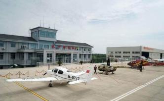 浙江安吉一小型飛機(jī)迫降，機(jī)上4人送醫(yī)1人不幸死亡