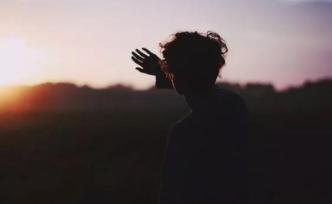 當(dāng)代社會(huì)的幾大謊言：“做自己”“人生是一個(gè)人的旅程”