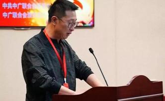 中廣聯(lián)黨委委員林永健帶領(lǐng)眾演員宣誓：做德藝雙馨文藝工作者