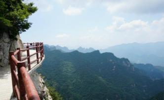 實(shí)拍“中原第一峰”夏景：群峰之上正是夏天