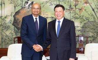 上海市長(zhǎng)會(huì)見(jiàn)兩家世界500強(qiáng)企業(yè)，歡迎跨國(guó)公司加大投入