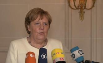 默克尔呼吸急促？发言人：爬楼气喘