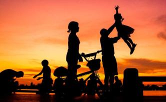 中國(guó)家庭︱?yàn)楹巍澳腥损B(yǎng)家”觀念出現(xiàn)回潮