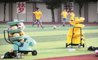 足球水平要提高，用發球機器就對了