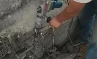 山东枣庄回应“学生宿舍水泥一捏就碎”：对涉事公司立案调查