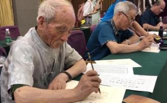 請老教授手寫錄取通知書，高校堅持13年