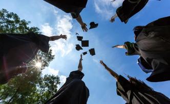 公安部：8月起全國范圍內(nèi)外籍人才可享辦理簽證和永居便利