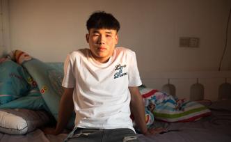 17岁情趣内衣客服：世界上没有战乱的国家都卖过我们的产品