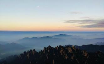“中原第一峰”盛夏晨曦如畫，空山靜若謎